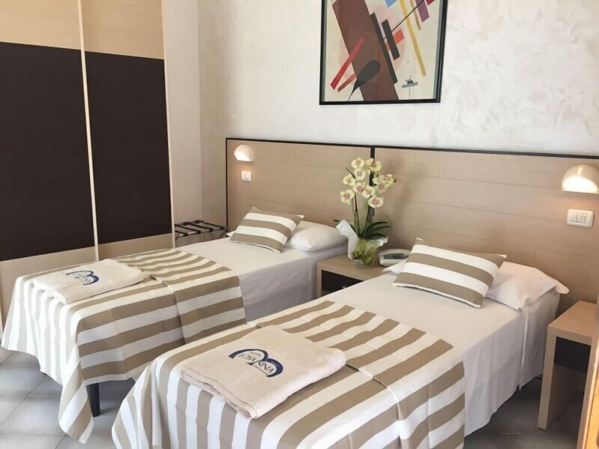 Hotel Losanna ガビッチェ・マーレ エクステリア 写真