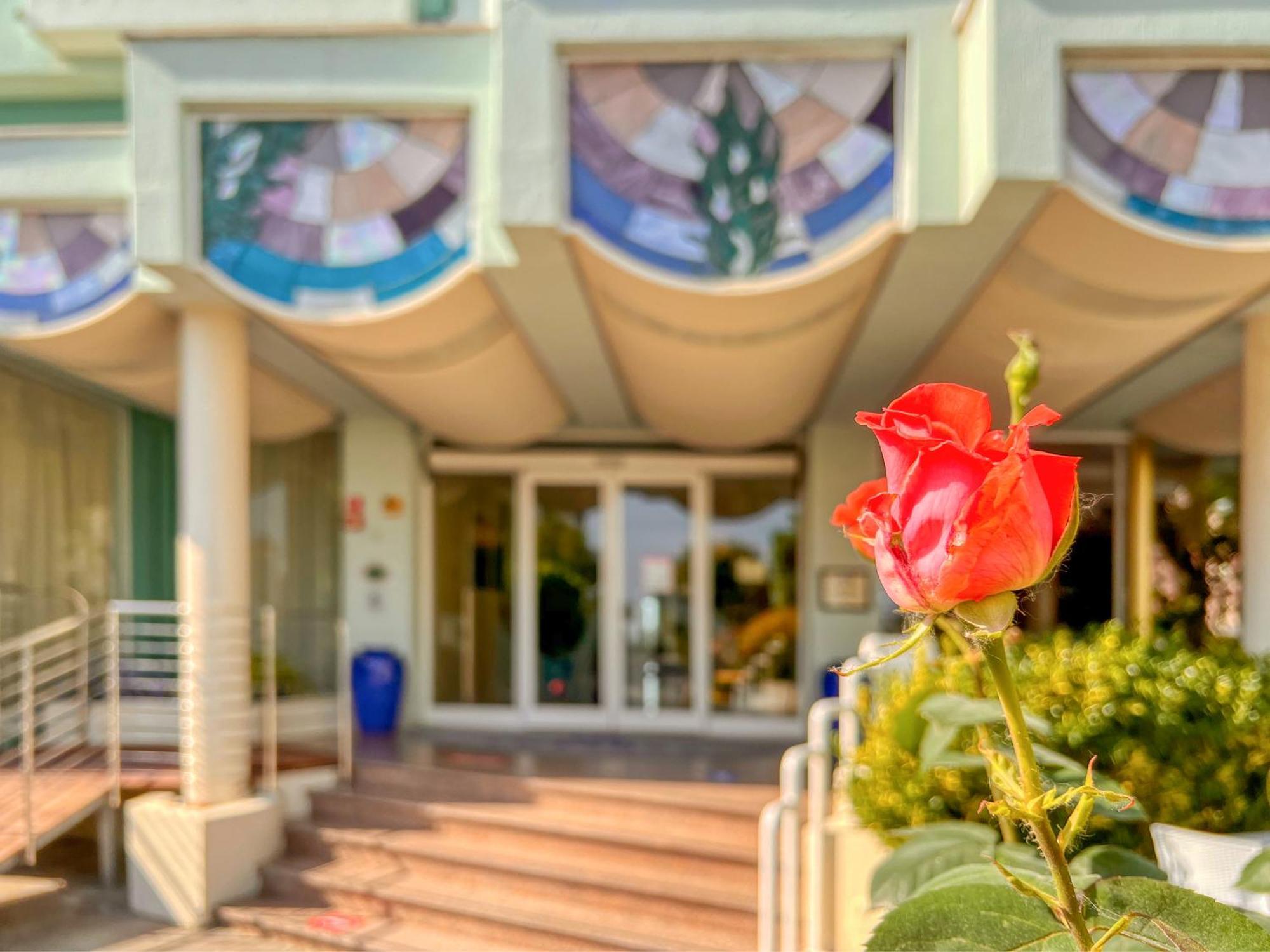 Hotel Losanna ガビッチェ・マーレ エクステリア 写真